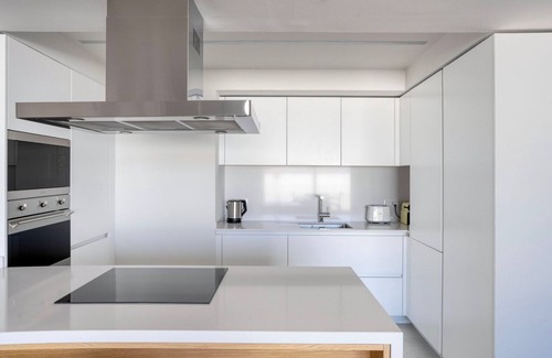 Alvalade Apartment | Blueground | Alvalade, furnished & move-in-ready