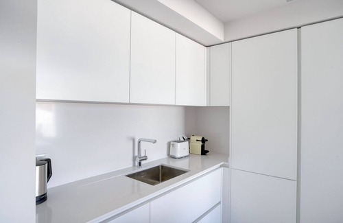 Alvalade Apartment | Blueground | Alvalade, furnished & move-in-ready