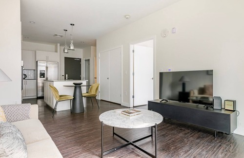 Assembly Square Apartment | Blueground | Assembly Square, pool, nr Mystic River