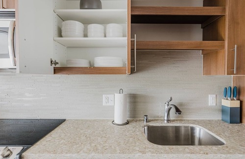 West Bellevue Apartment | Blueground | Bellevue, AC, balcony, nr park