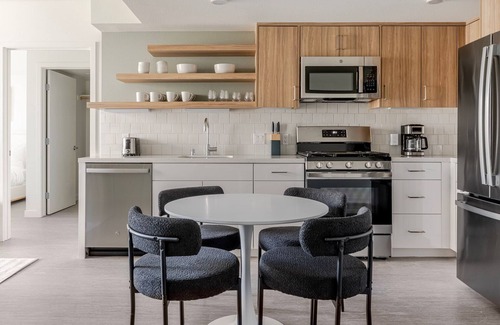 Downtown Berkeley Apartment | Blueground | Dtwn Berkeley, AC, nr UC Campus