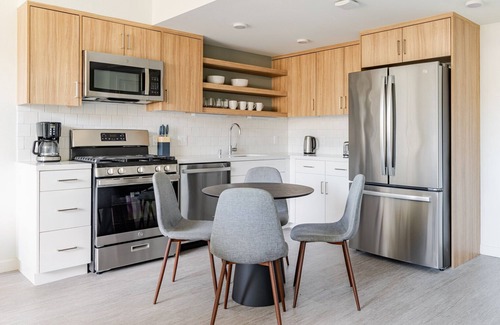 Downtown Berkeley Apartment | Blueground | Dtwn Berkeley, AC, nr UC Campus