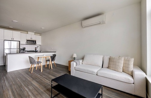 Yesler Terrace Apartment | Blueground | Northlake, gym & rooftop, nr zoo