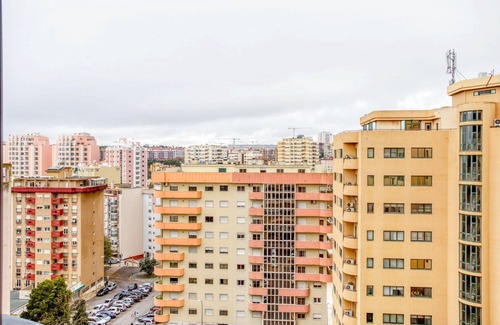 Alges Apartment | Blueground | Oeiras, rooftop, fully furnished