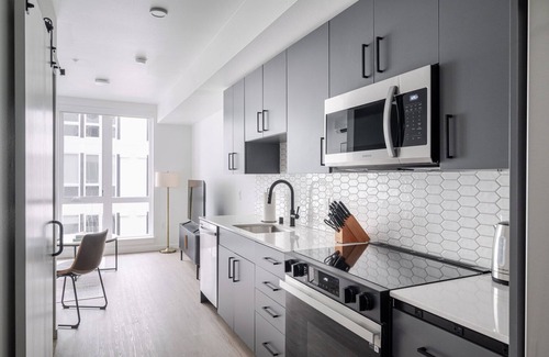 Redmond Apartment | Blueground | Redmond, pool & AC, nr park