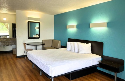 Beeville Hotel | Blueway Inn Beeville Extended Stay