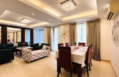 Safdarjung Enclave Apartment | BluO 4BHK Safdarjung Enclave - Lift & Balcony