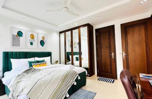 Safdarjung Enclave Apartment | BluO 4BHK Safdarjung Enclave - Lift & Balcony
