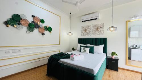 Noida Apartment | BluO Studio Noida - BathTub, Gym, Balcony, Garden