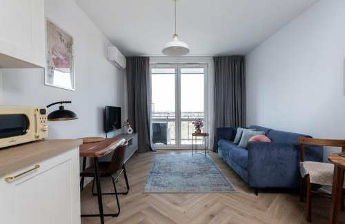 Wlochy Apartment | Blushline Apartment Wiktoryn Ac Balcony