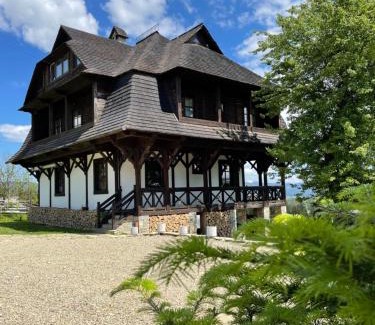 Yablunytsya House | Blyzhche Neba