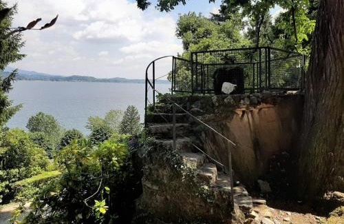 Belgirate Apartment | BMP APARTMENT GIOIOSA 1 terrazza vista Lago