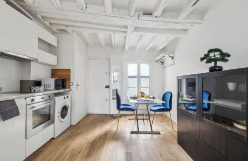 Les Halles Apartment | BnBNova - Le Louvre & Notre-Dame