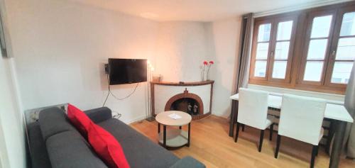 Geneva Old Town Apartment | Boël 3 studio