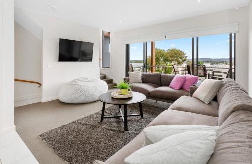 Safety Beach House | Boardwalk Villa