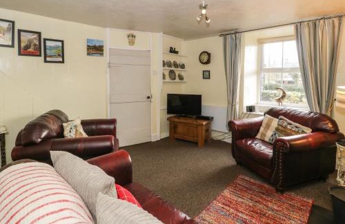 Penrhyndeudraeth House | Bodorwel Cottage