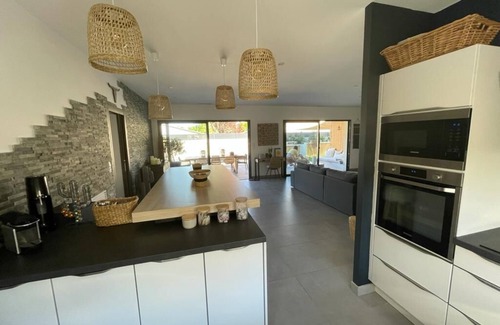 Aigues-Vives Villa | Bohemian chic villa near beach and forest