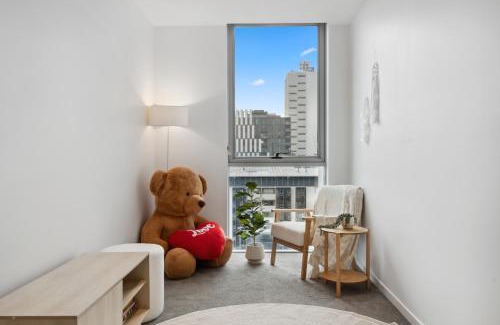 Kangaroo Point Apartment | Boho retreat near The Gabba with stunning views