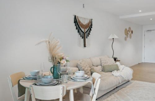 Kangaroo Point Apartment | Boho retreat near The Gabba with stunning views