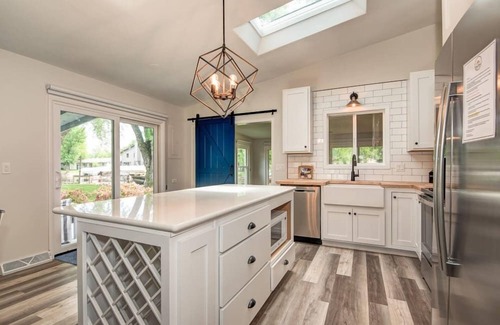 Wahpeton House | Boji Waterfront Retreat - Millers Bay Canals