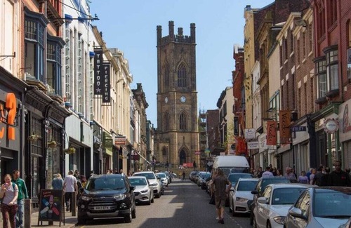 Chinatown Apartment | Bold St | LightFilled | Fireplace | Modern Ensuite