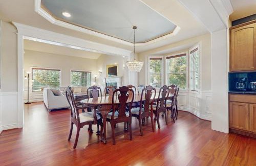 Enumclaw House | Bondgard Hideaway