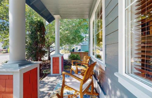 Enumclaw House | Bondgard Hideaway