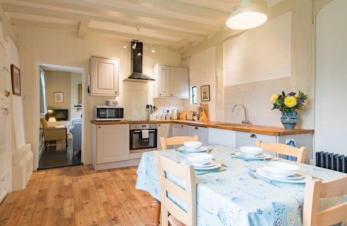 Goodnestone Cottage | Bonnington Cottage by Bloom Stays - sleeps 4 guests in 2 bedrooms