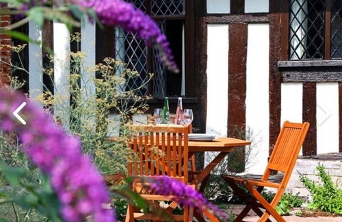 Goodnestone Cottage | Bonnington Cottage by Bloom Stays - sleeps 4 guests in 2 bedrooms