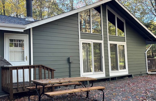 Lake Harmony Estates Cabin | Book for Fall and Winter! Great rates! Family and dog friendly!