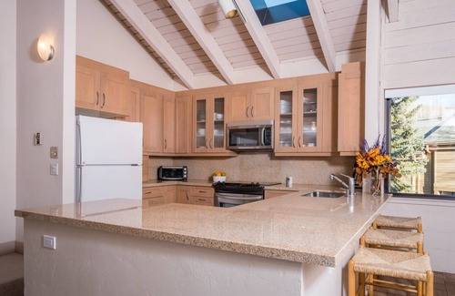 Sun Valley House | Book Now for a Festive Getaway! Condo with Mountain Views and Shared Hot Tub