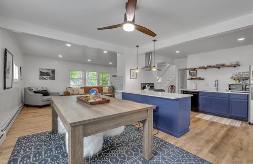 Lake Erie Beach House | ~Booking Year-Round~ 3BR 2BATH Fully-Remodeled Lakeside Home