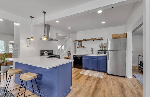 Lake Erie Beach House | ~Booking Year-Round~ 3BR 2BATH Fully-Remodeled Lakeside Home