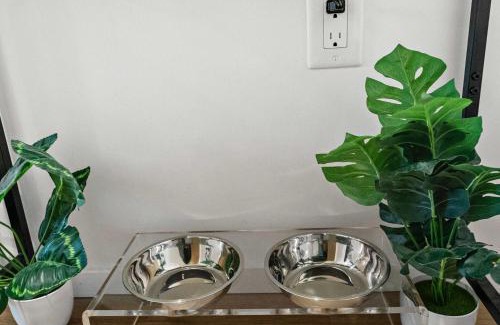 Shawmut Apartment | Boston Family Retreat Suite w Pool Gym & Paid Parking