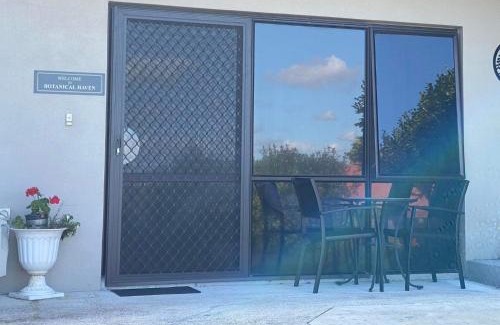 Tauranga South Bed & Breakfast | Botanical Haven