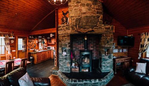 Welshpool Ski Chalet | Bothy Cabin -Log cabin in wales - with hot tub