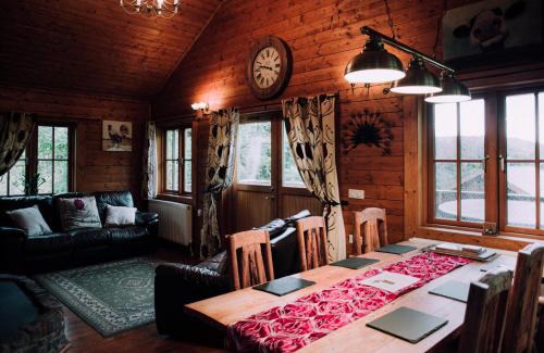 Welshpool Ski Chalet | Bothy Cabin -Log cabin in wales - with hot tub