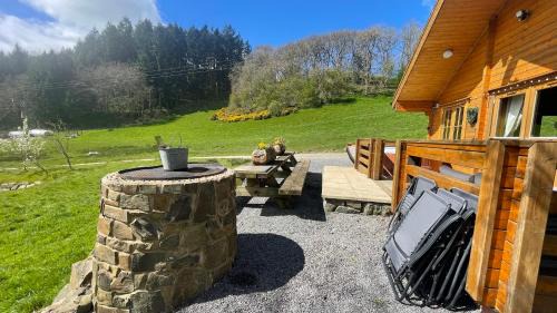 Welshpool Ski Chalet | Bothy Cabin -Log cabin in wales - with hot tub