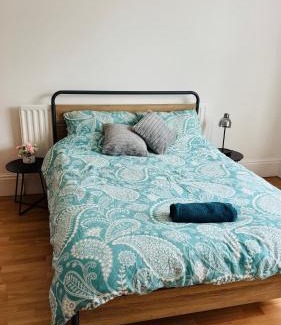 Hull House | Boulevard double room in shared accommodation