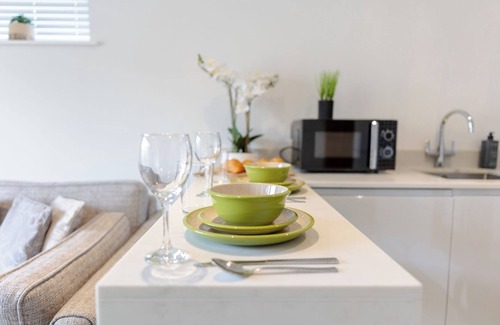 Riverside Apartment | Boutique 1 Bedroom Garden Apartment City Centre