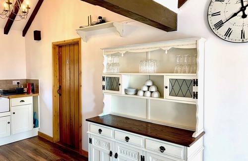 Hailsham Cottage | Boutique 3-Bed Cottage in Hellingly