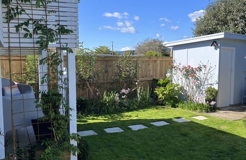 Matamata Cottage | Boutique French Cottage - Walk to Town!