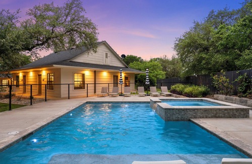 Crawford Apartment | Boutique Hotel Suite on 30 Acre Retreat & 20 Minutes to Baylor & Waco Activities