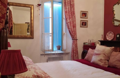 Quillan House | Boutique Townhouse with mountain views and river