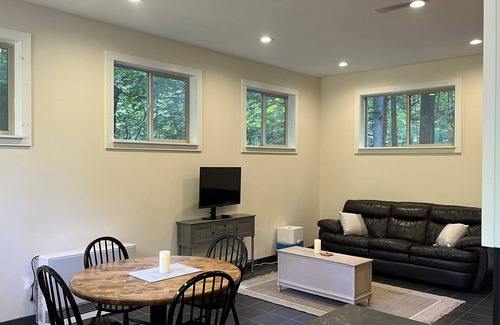 Mount Marion House | Bowie Mountain Studio in heart of the Hudson-Valley's best nature, food, shops.