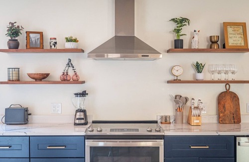 Swannanoa Cabin | Bowtie Mountain View Home~ Asheville * Hot tub * Black Mountain