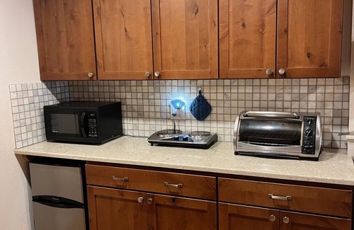 Alvadore Cottage | Bracken Hill Guest House - Quiet country retreat near Eugene and wineries