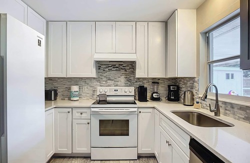 Bayshore Gardens House | Bradenton 5BR/2BA HEATED POOL & Mini Putt