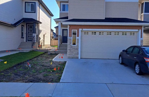 Beaumont Apartment | Brand New 2 Bedroom Suite with Private Entrance-10 min to Airport, self check-in