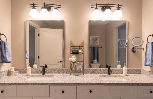 Loves Park House | Brand New 2 Bedroom with Office